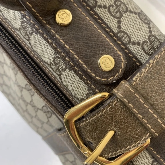 Gorgeous Gucci Travel Bag - Picture 2 of 6